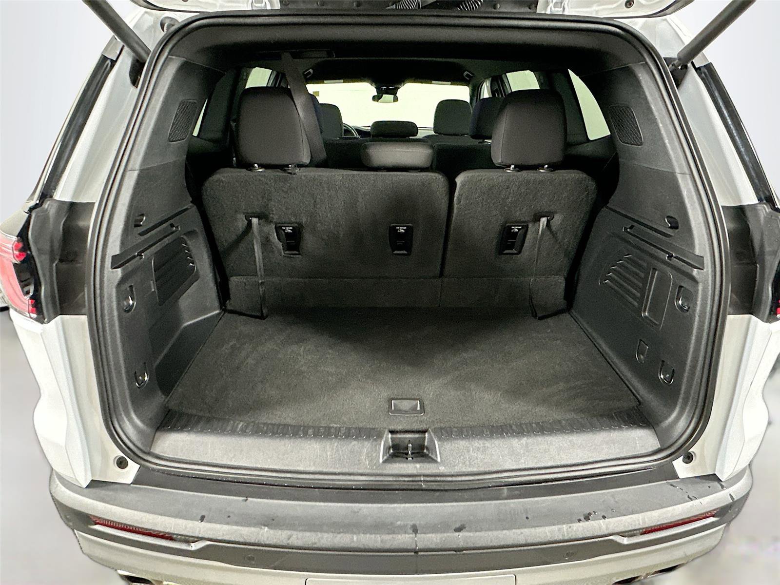 Used 2025 GMC Acadia Elevation image 25