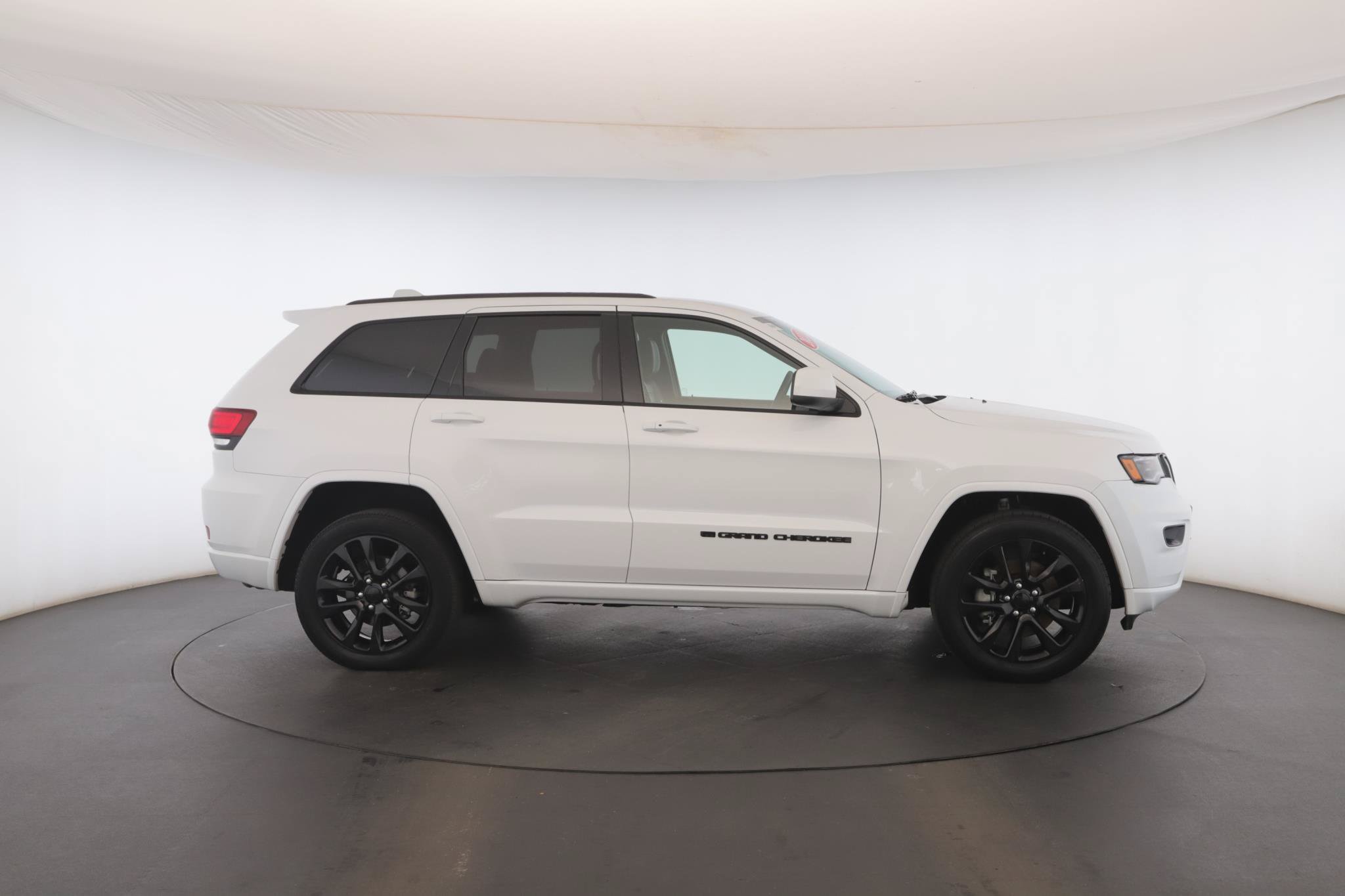 Certified 2022 Jeep Grand Cherokee Laredo X AWD/4WD image 22