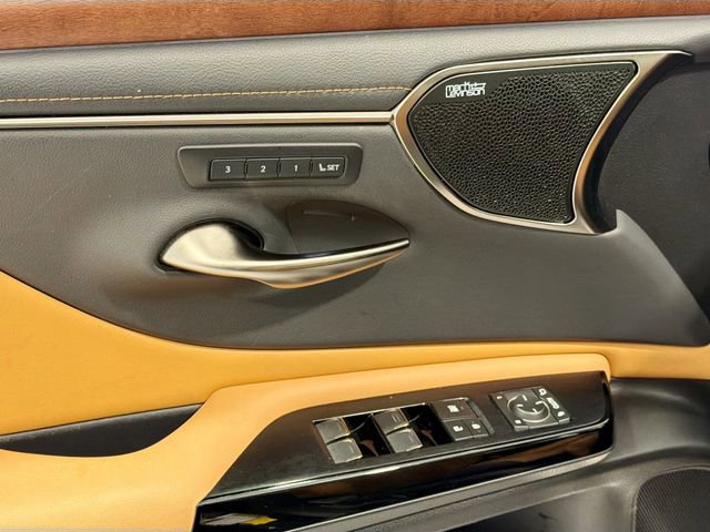 Used 2023 Lexus ES 300h Ultra Luxury image 14