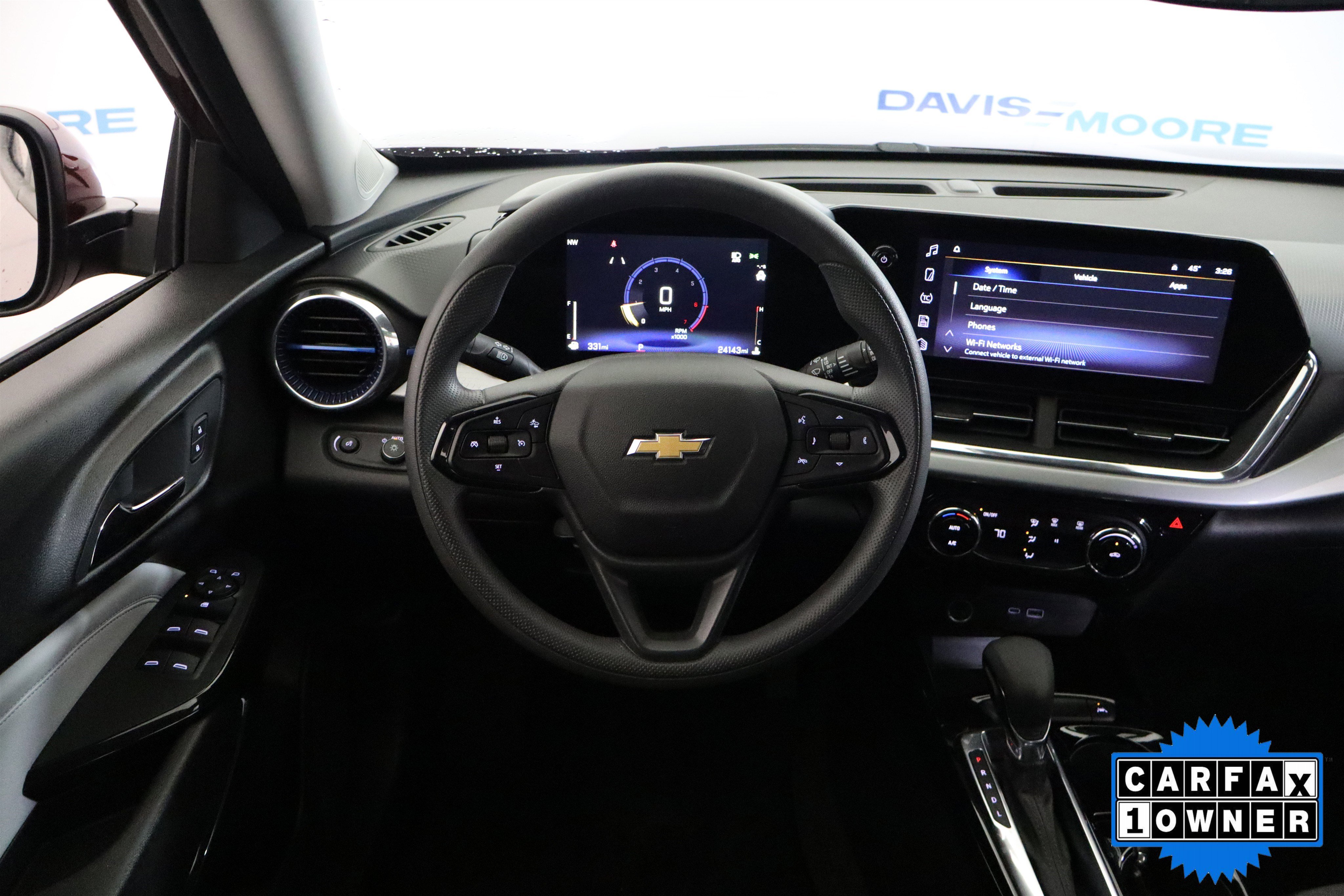 Used 2025 Chevrolet Trax LT image 17