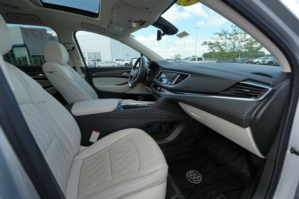 Used 2022 Buick Enclave Avenir w/ Avenir Technology Package AWD/4WD image 22