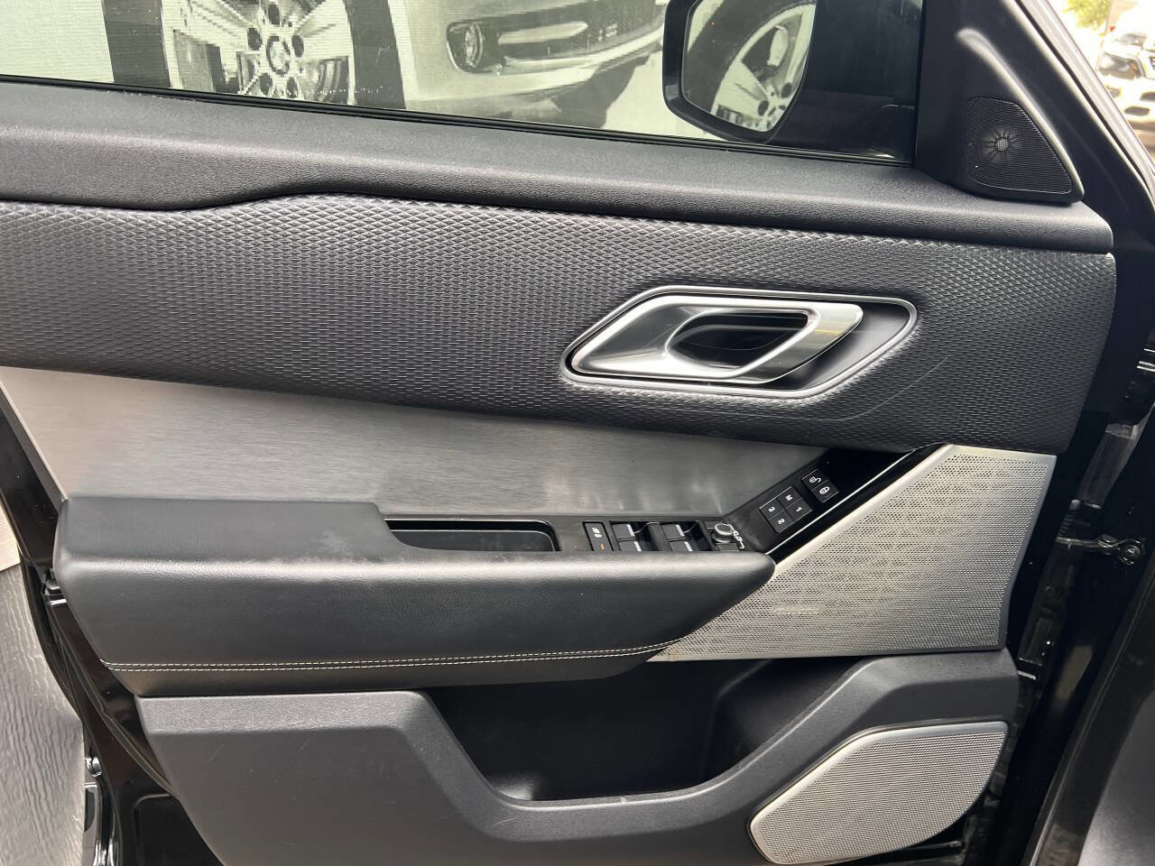 Used 2018 Land Rover Range Rover Velar R-Dynamic SE image 14