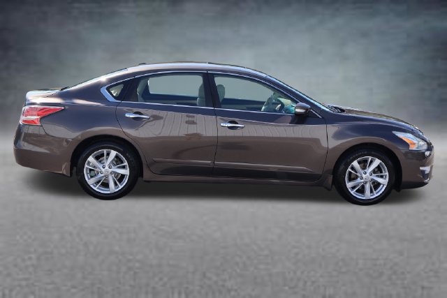 Used 2015 Nissan Altima 2.5 SV w/ Convenience Package FWD image 2