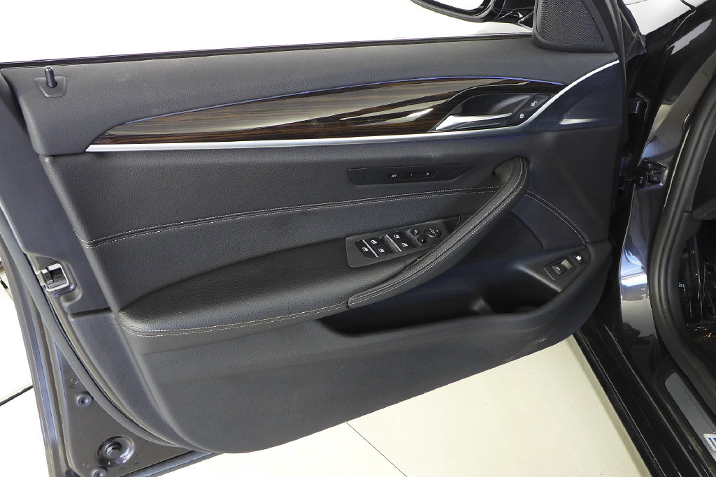 Used 2018 BMW 530e w/ Premium Package 2 RWD image 11