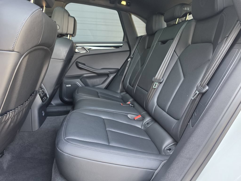 Certified 2025 Porsche Macan Turbo AWD/4WD image 21