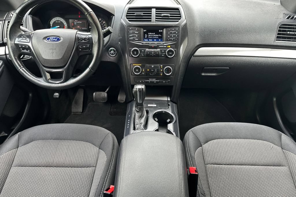Used 2018 Ford Explorer XLT AWD/4WD image 13