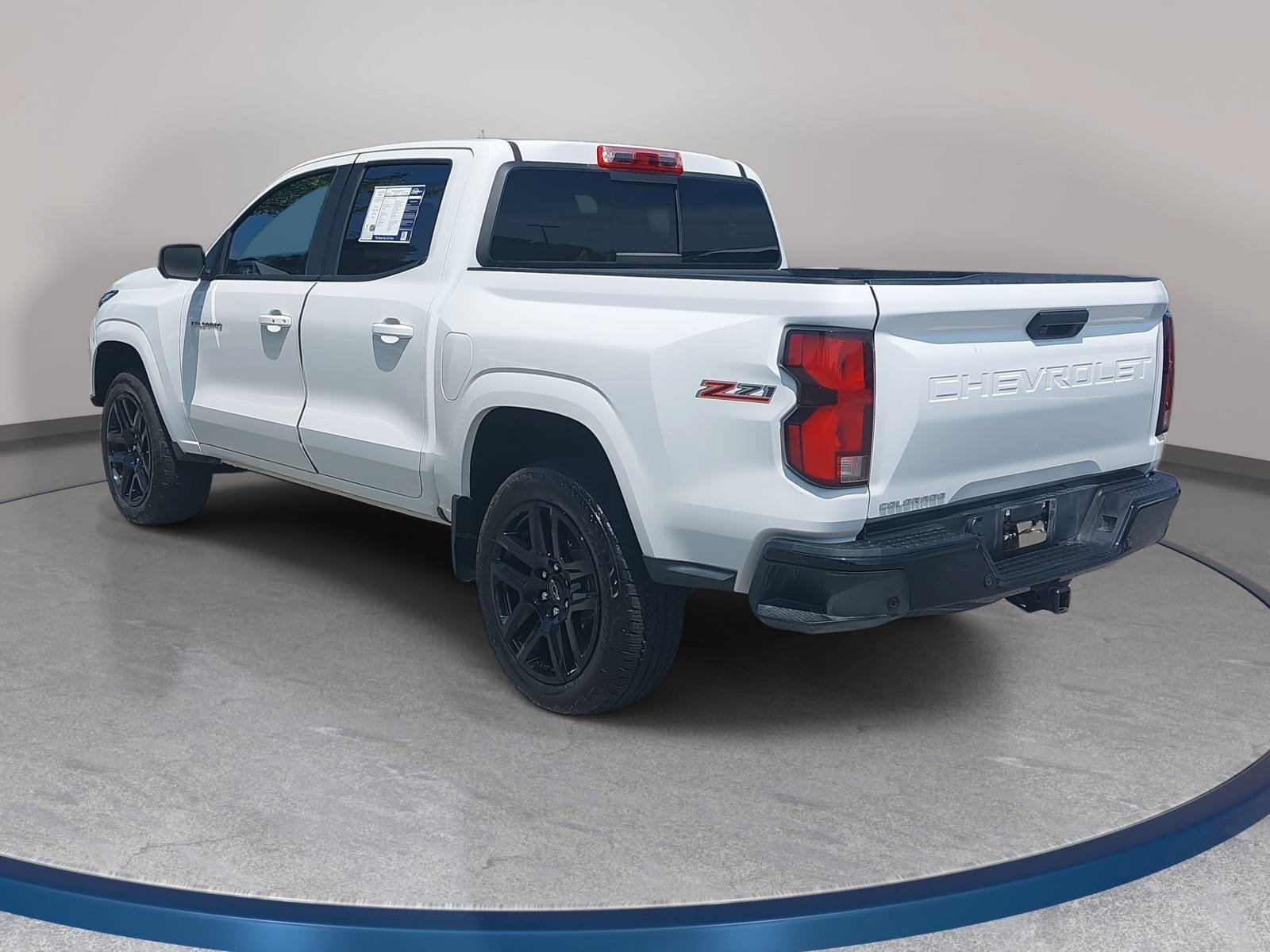 Used 2025 Chevrolet Colorado Z71 w/ Technology Package AWD/4WD image 7