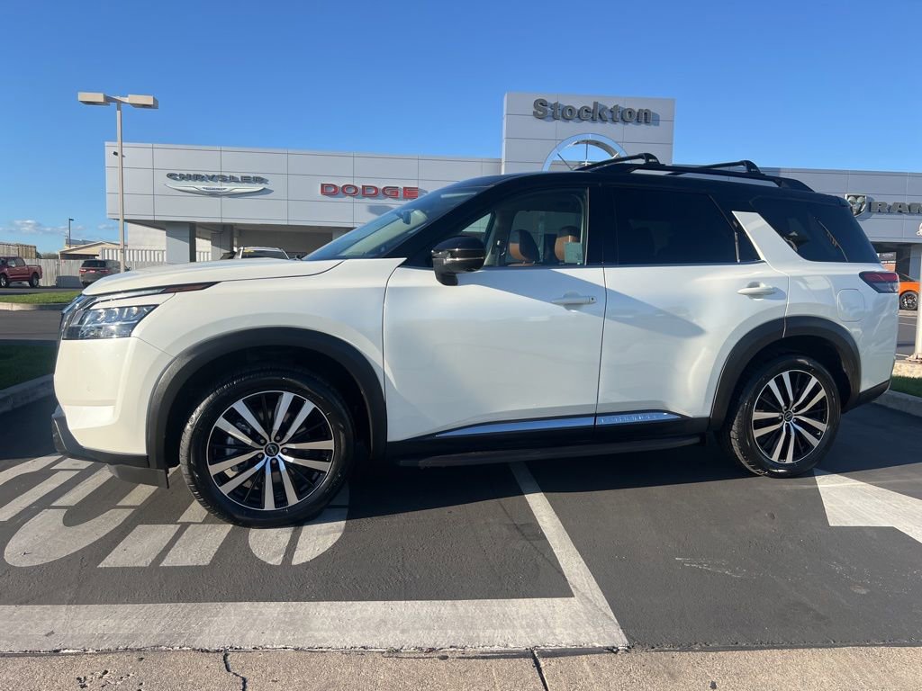 Used 2023 Nissan Pathfinder Platinum w/ Cargo Package AWD/4WD image 1