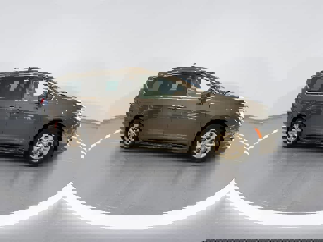 Used 2017 Chrysler Pacifica Premium image 9