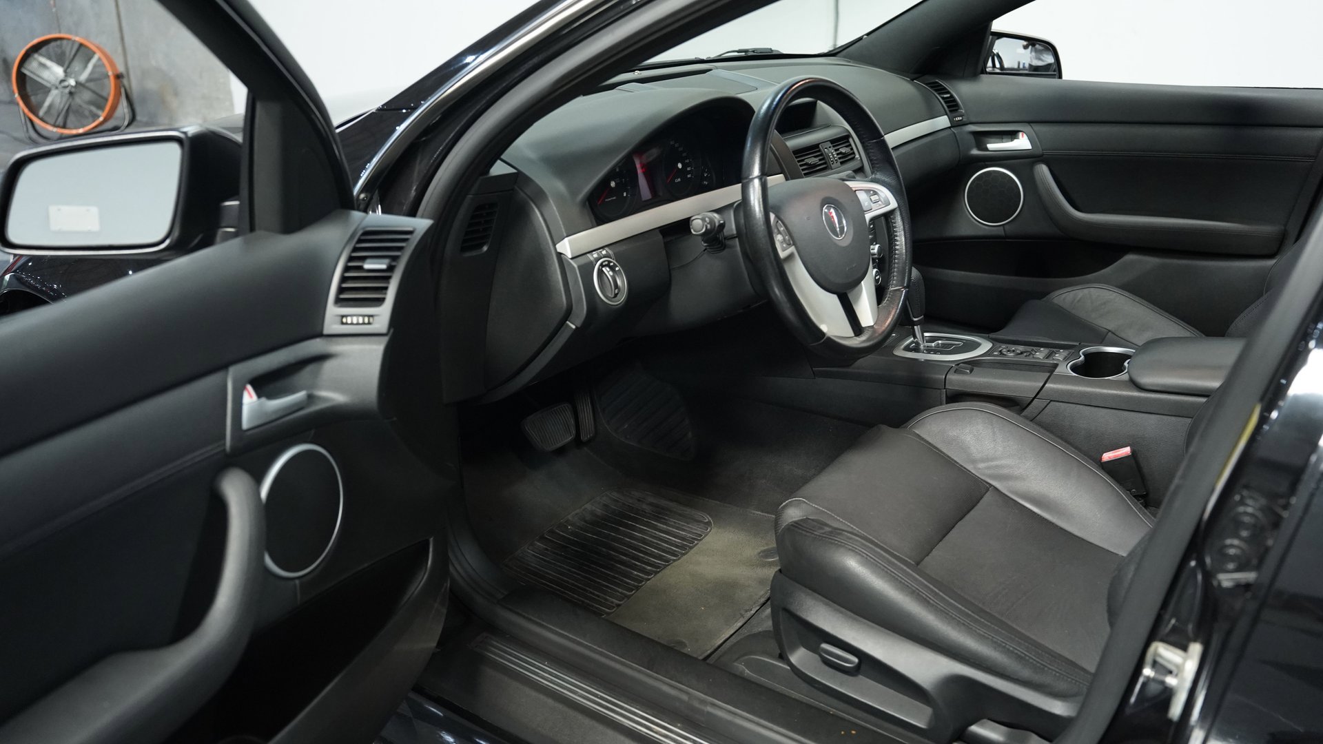 Used 2009 Pontiac G8 w/ Premium Package image 4