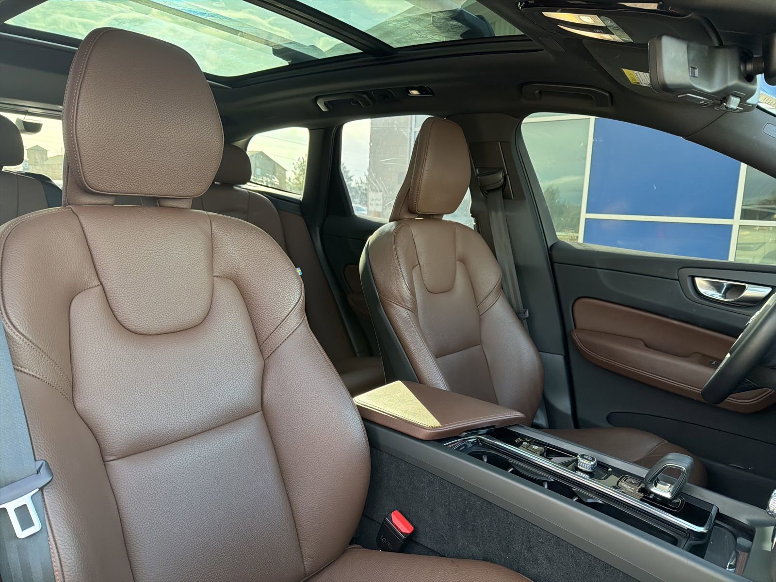 Certified 2025 Volvo XC60 T8 Plus w/ Protection Package Premier image 22