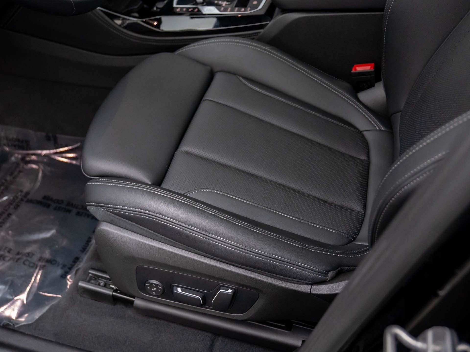 Certified 2025 BMW X4 xDrive30i image 15