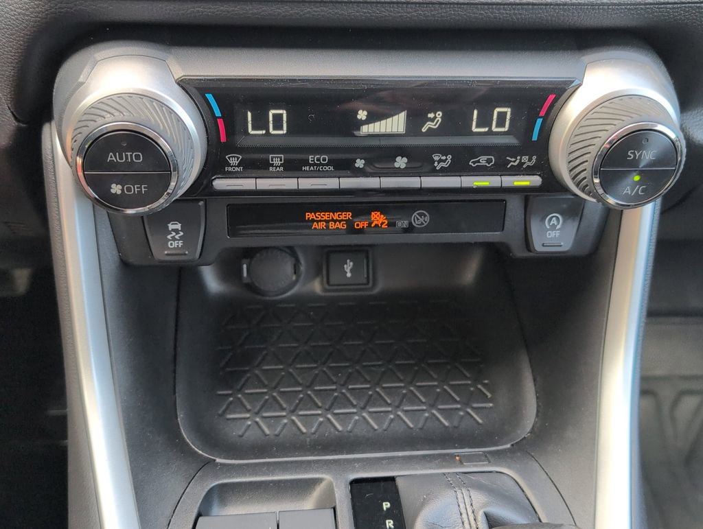 Used 2022 Toyota RAV4 XLE FWD image 20