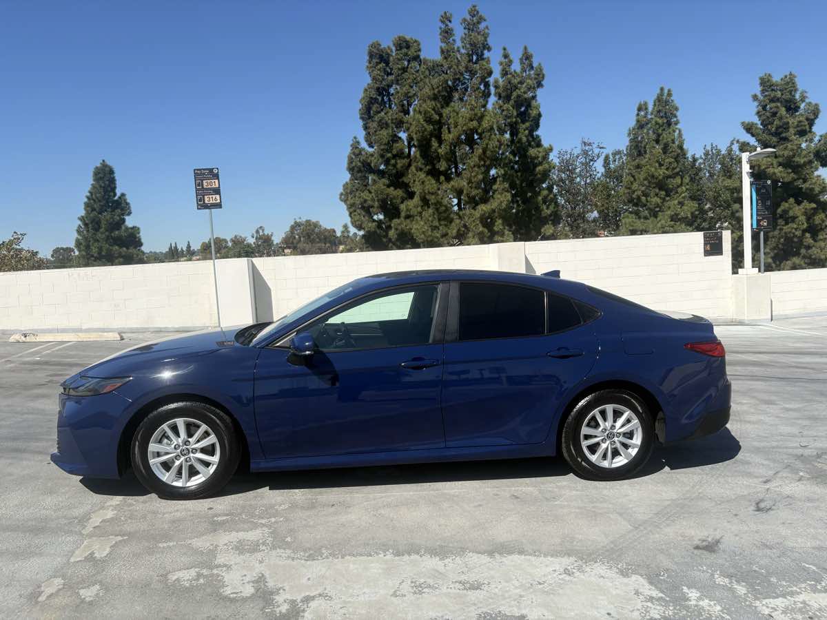 Used 2025 Toyota Camry LE FWD image 9