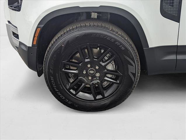 New 2025 Land Rover Defender 110 S image 10