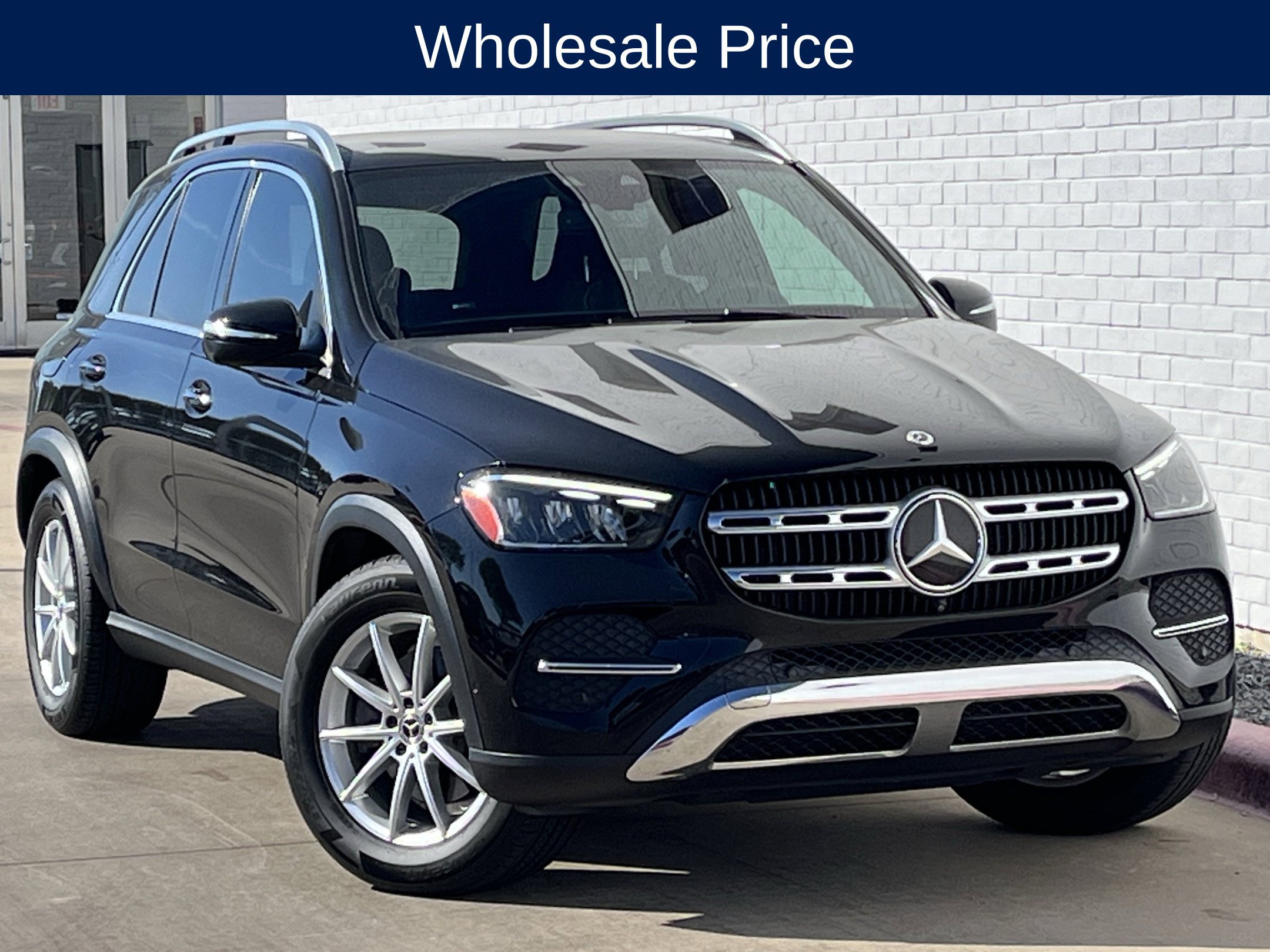 Used 2025 Mercedes-Benz GLE 350 4MATIC w/ Driver Assistance Package image 2