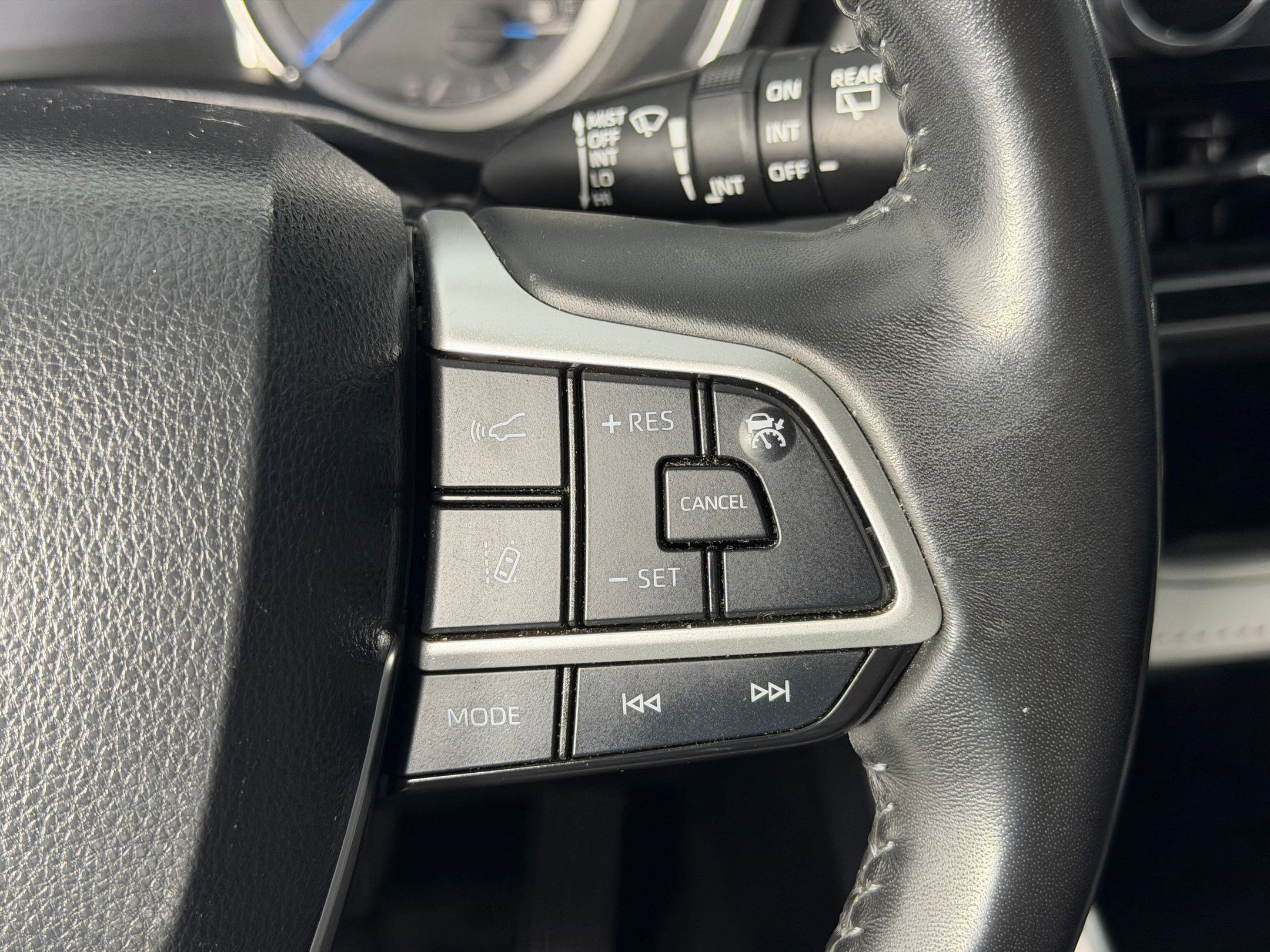 Used 2023 Toyota Highlander XLE image 25