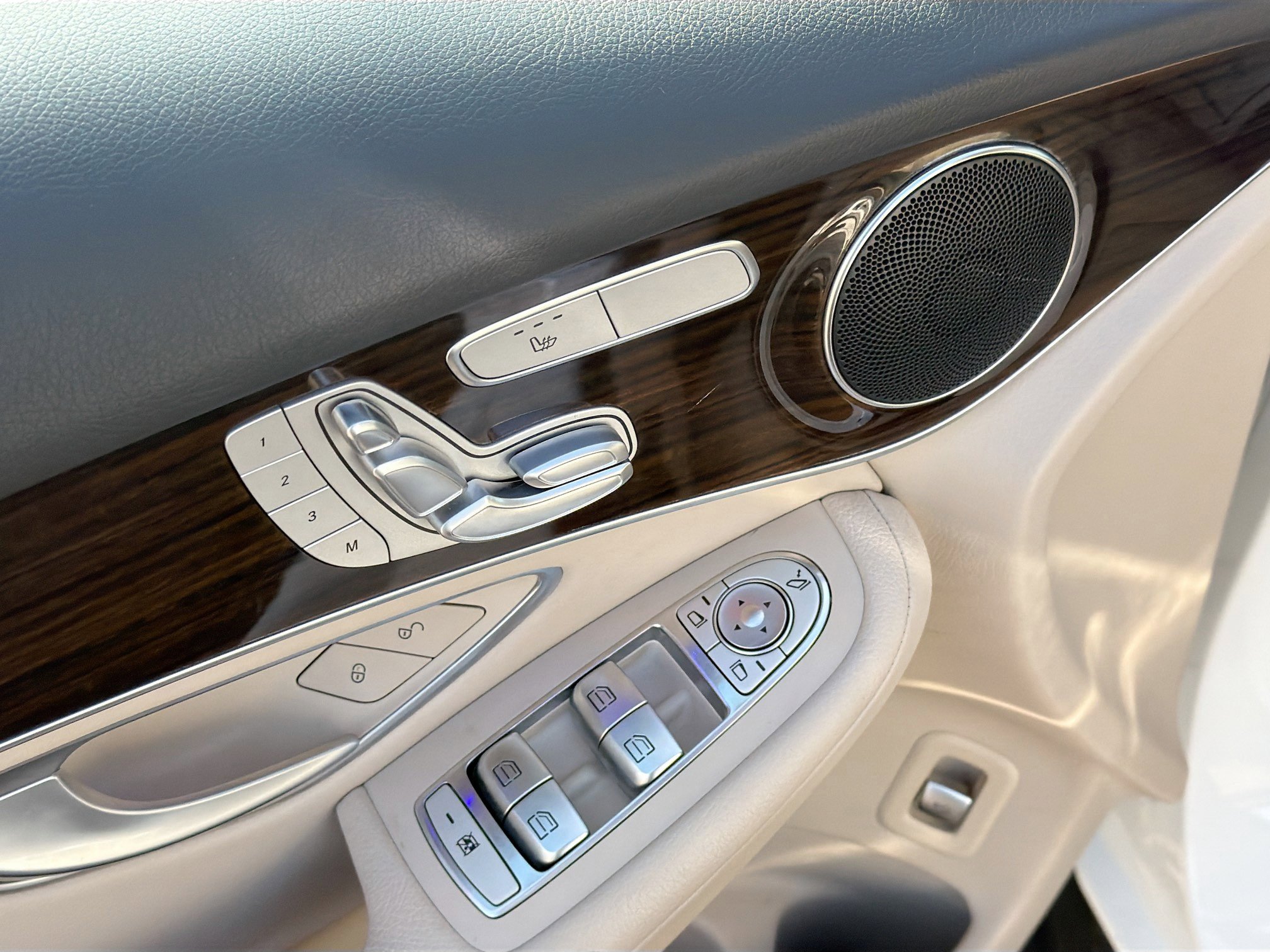 Used 2022 Mercedes-Benz GLC 300 image 23