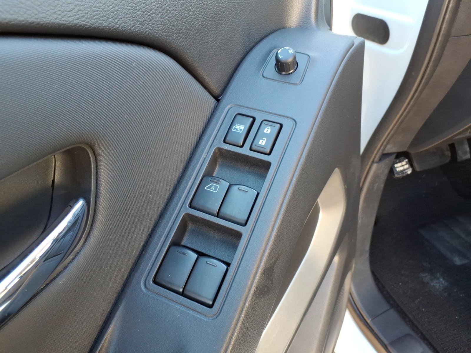 Used 2022 Nissan Frontier SV image 14