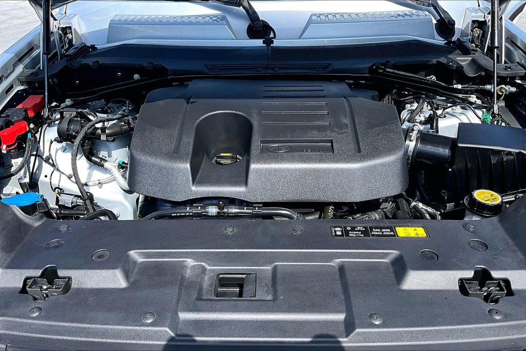 Certified 2023 Land Rover Defender 110 SE image 29