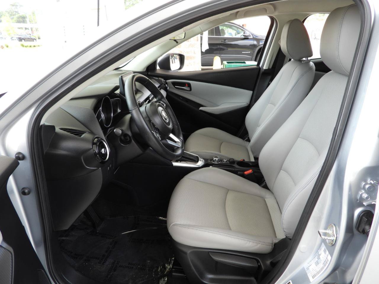 Used 2020 Toyota Yaris XLE FWD image 41