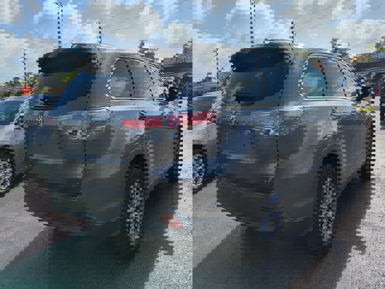 Used 2015 Toyota Highlander Plus image 4