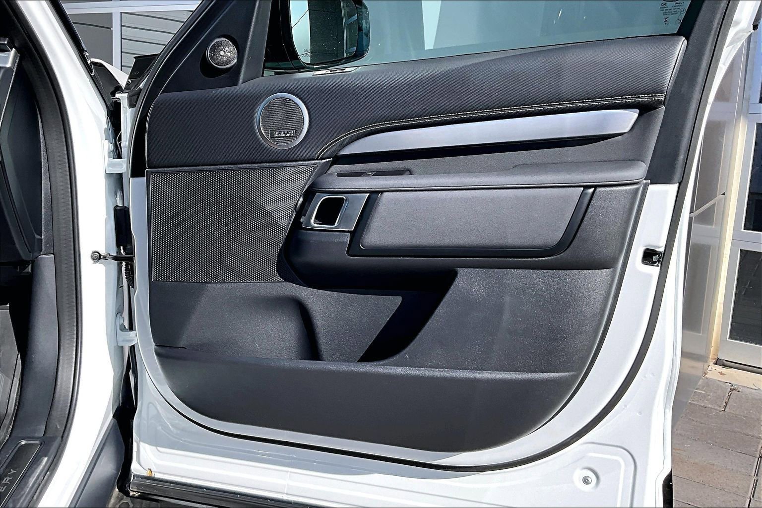 Used 2025 Land Rover Discovery Dynamic SE image 22