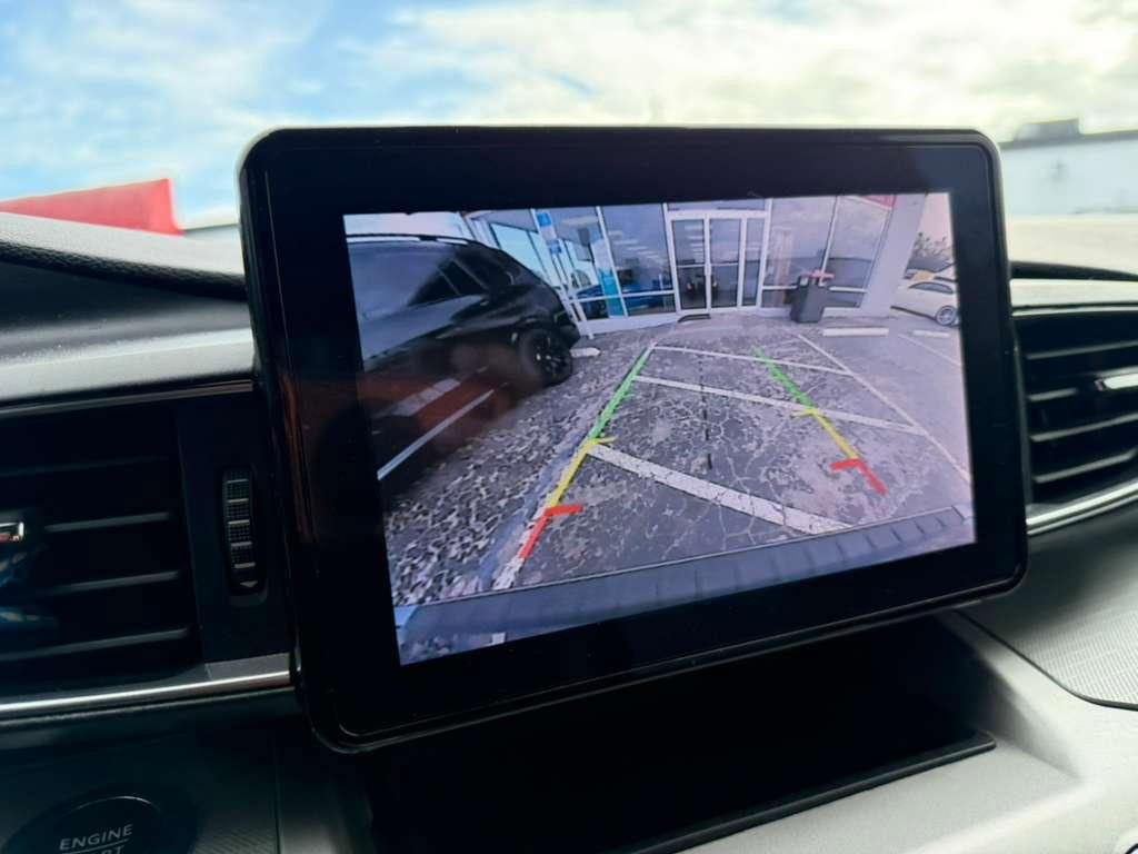 Used 2022 Ford Explorer XLT w/ Equipment Group 202A image 12