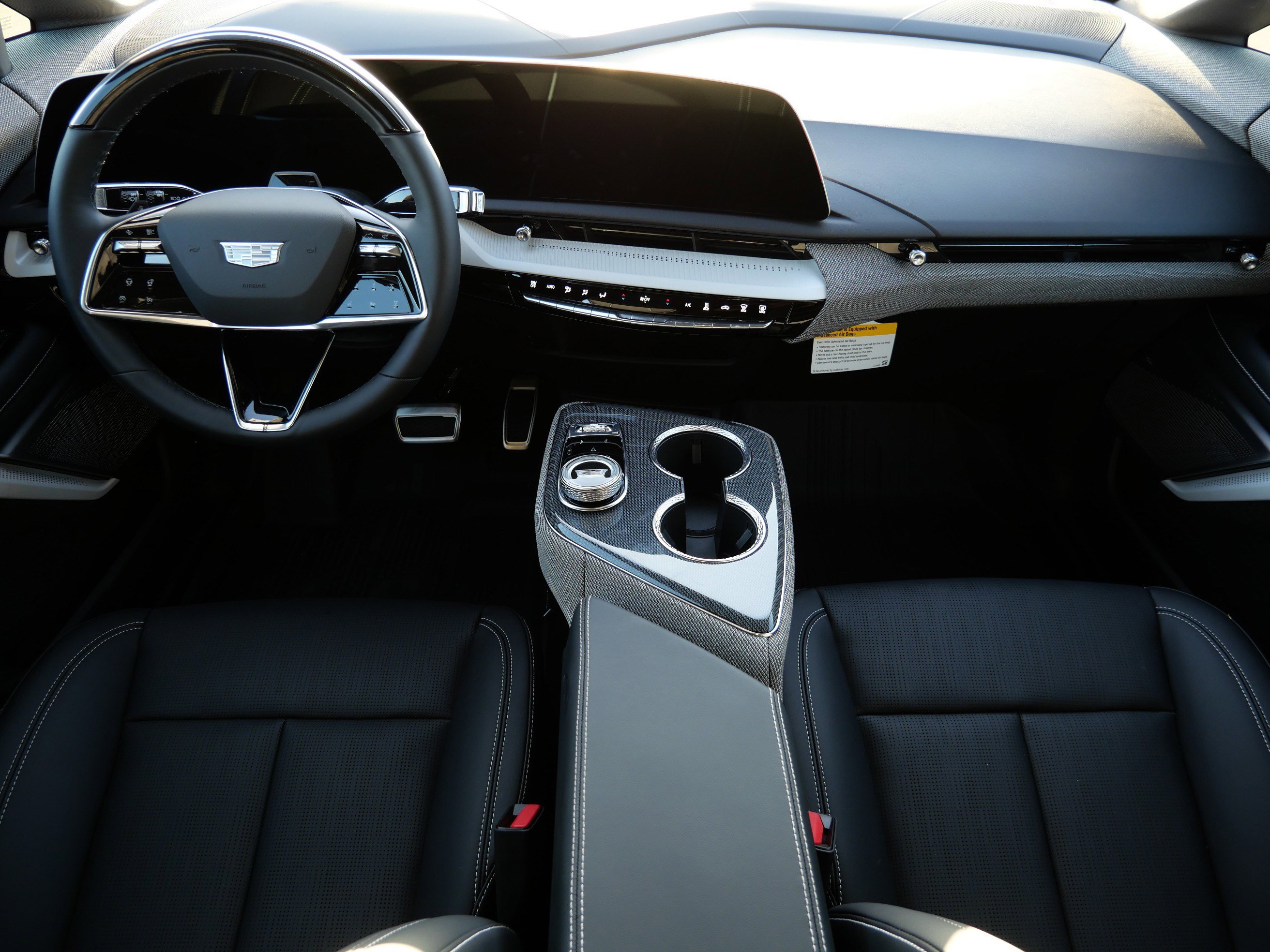 Used 2025 Cadillac Optiq Sport 2 w/ LPO, ONYX Package image 8