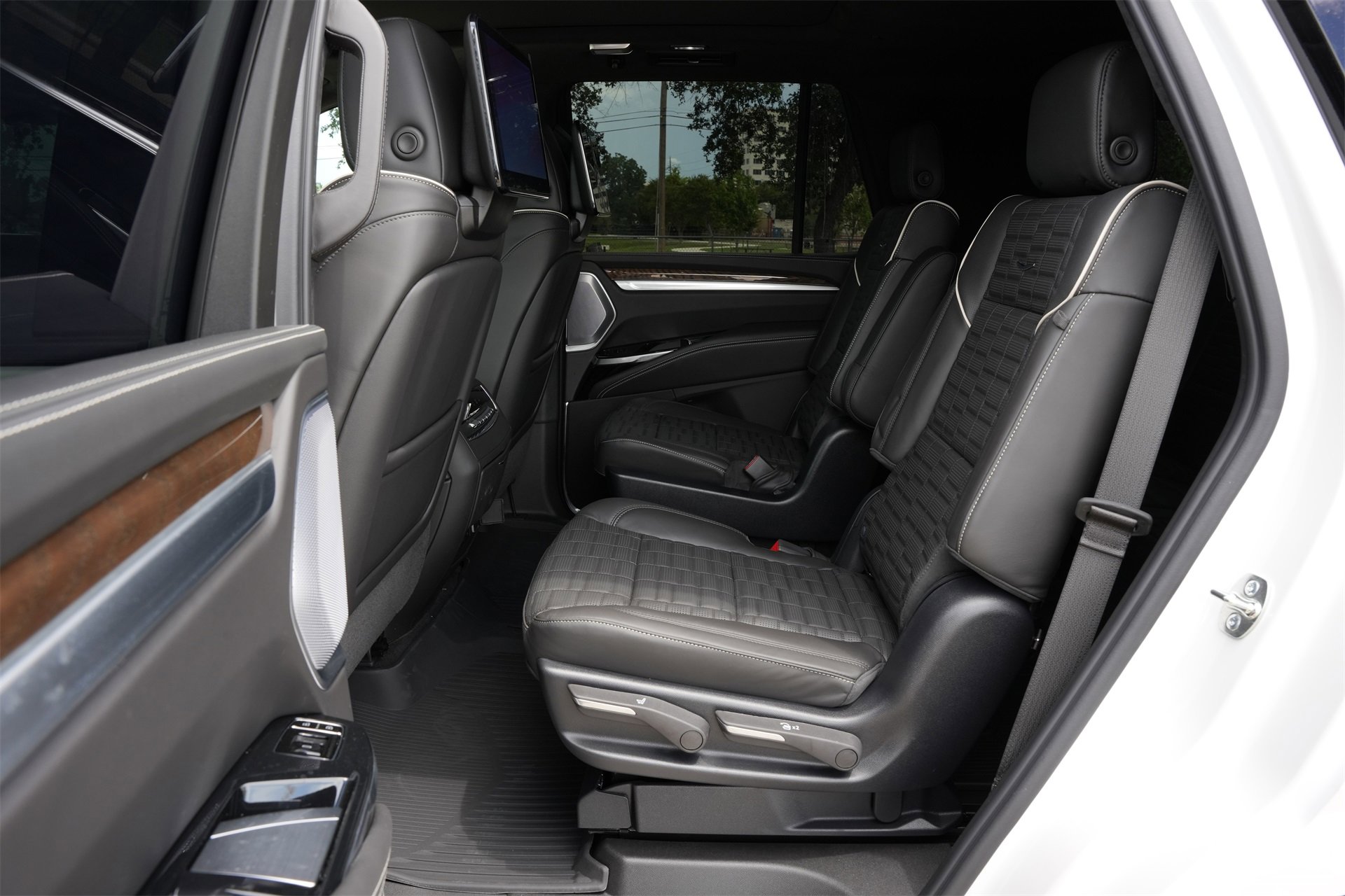 New 2025 Cadillac Escalade Sport Platinum w/ LPO, ONYX Package image 20