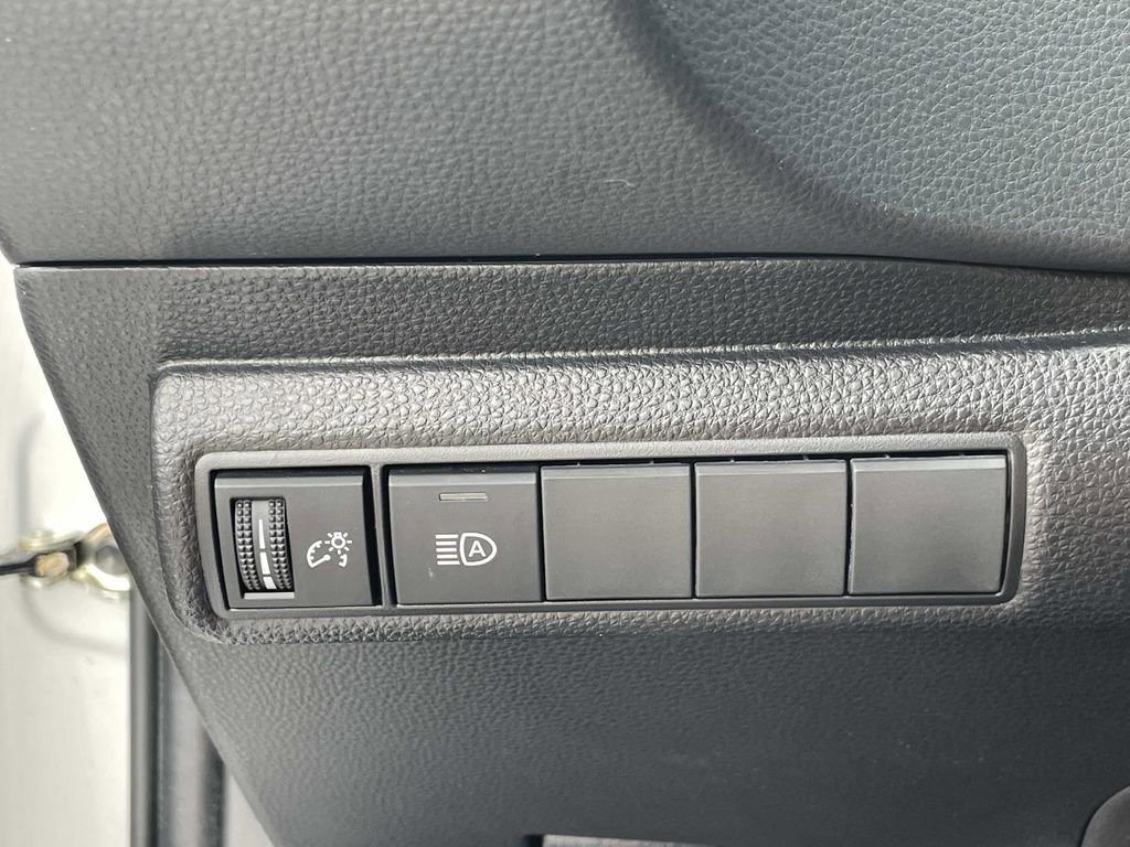 Used 2022 Toyota Corolla LE image 19