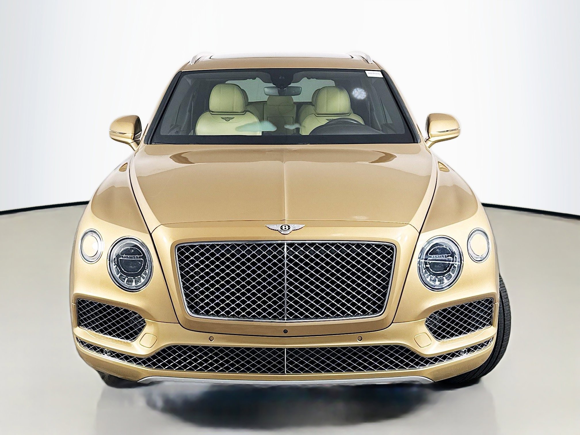 Used 2019 Bentley Bentayga image 2