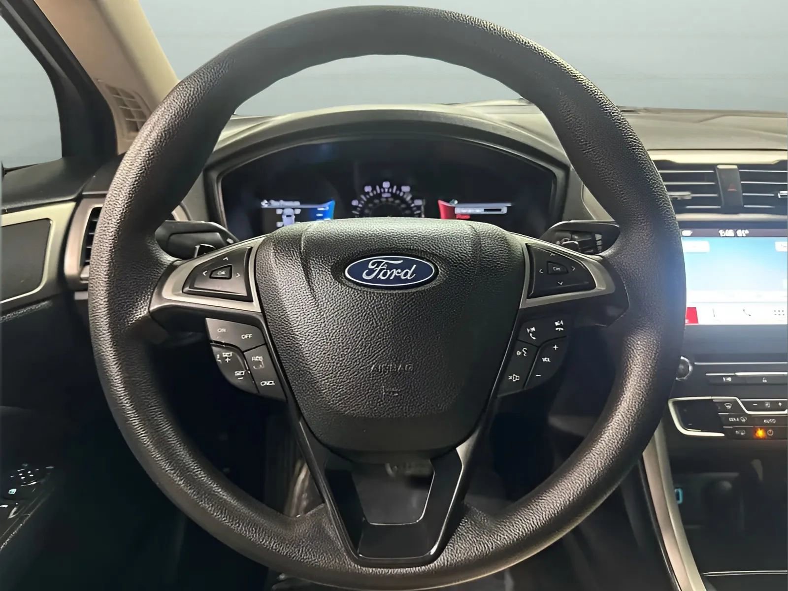 Used 2018 Ford Fusion SE w/ Fusion SE Technology Package FWD image 17