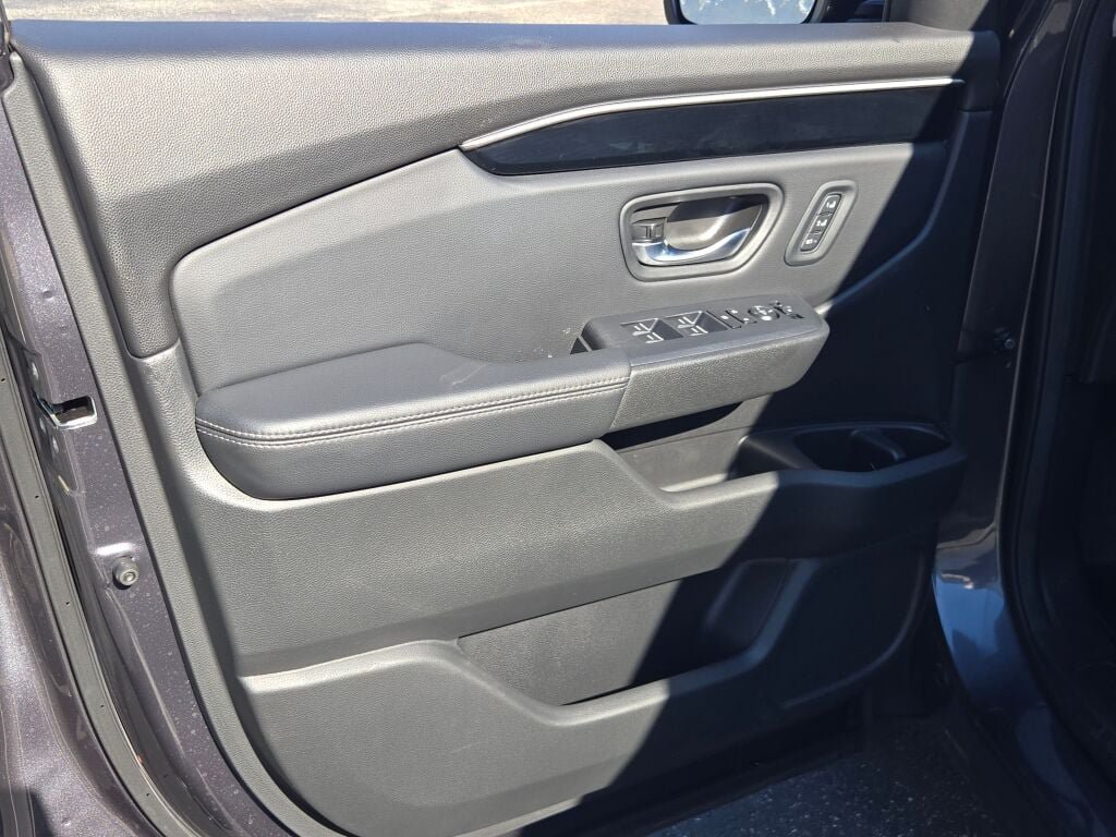 Used 2025 Honda Pilot EX-L image 23