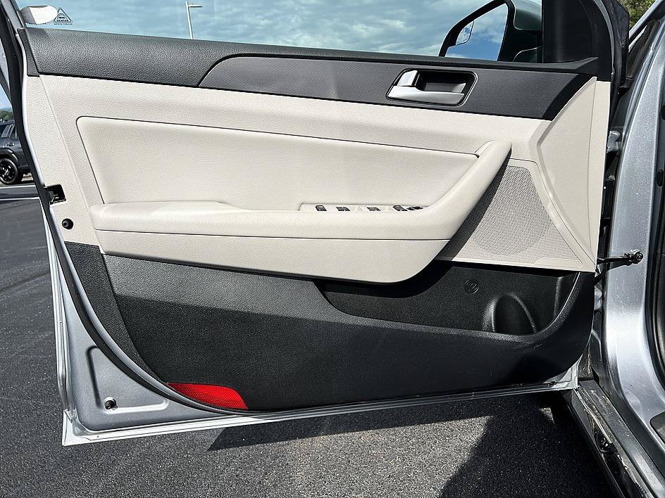 Used 2017 Hyundai Sonata Sport w/ Value Edition Package 02 FWD image 9