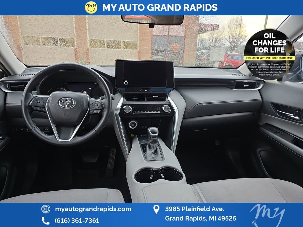 Used 2024 Toyota Venza LE image 8