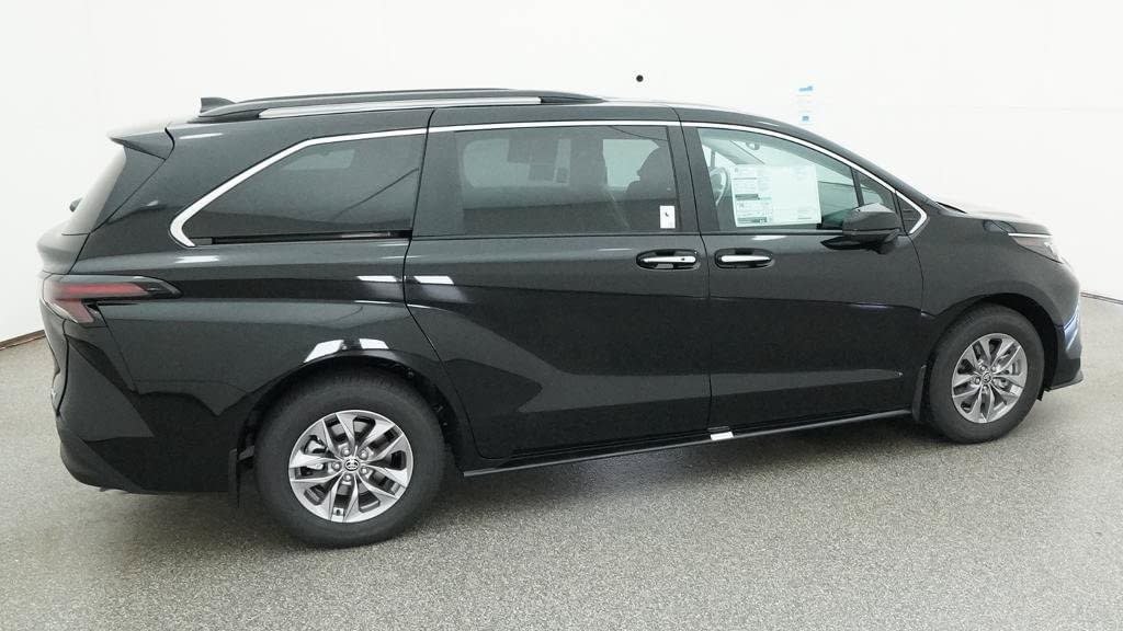 New 2026 Toyota Sienna XLE FWD image 10