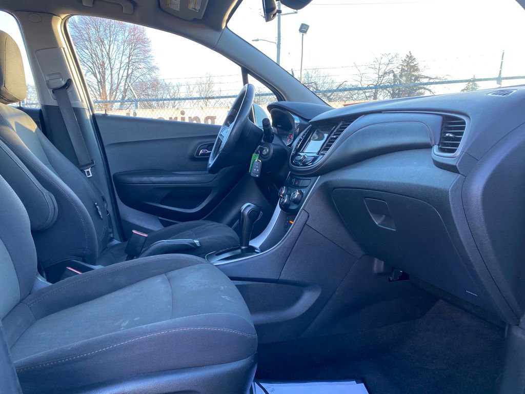 Used 2019 Chevrolet Trax LS image 17