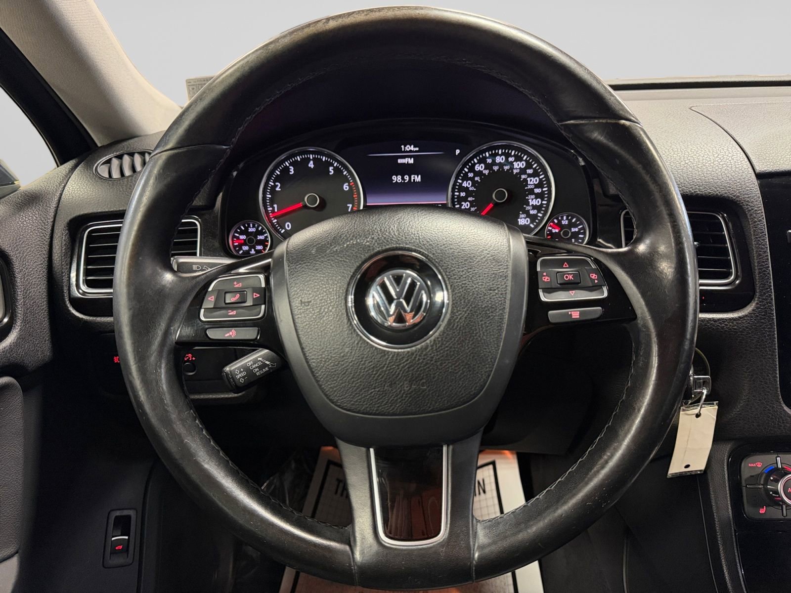 Used 2013 Volkswagen Touareg Sport image 19