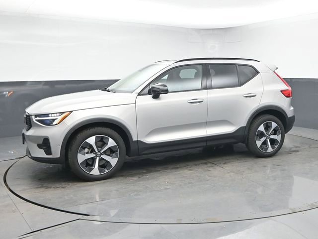 Used 2023 Volvo XC40 B5 Plus w/ Driver Assist Package image 4