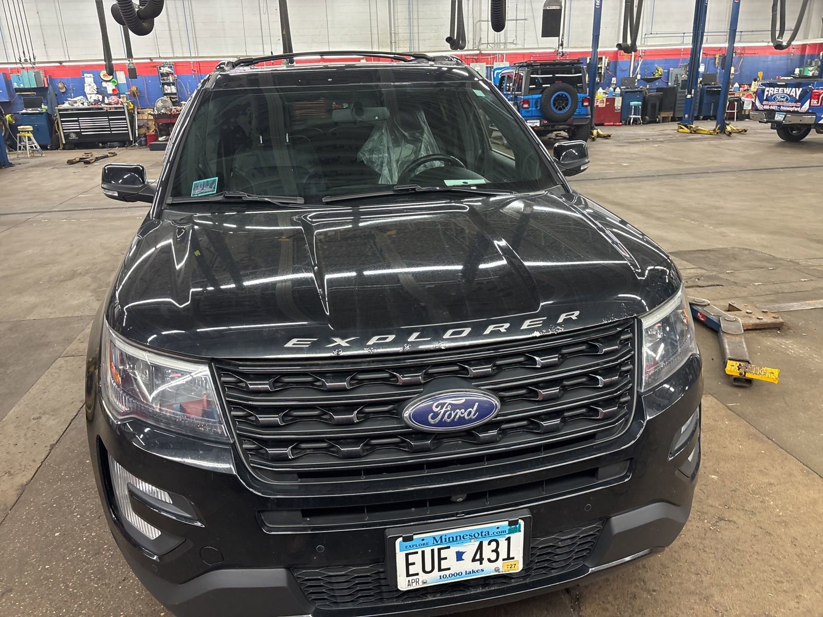 Used 2017 Ford Explorer Sport w/ Equipment Group 401A AWD/4WD image 3