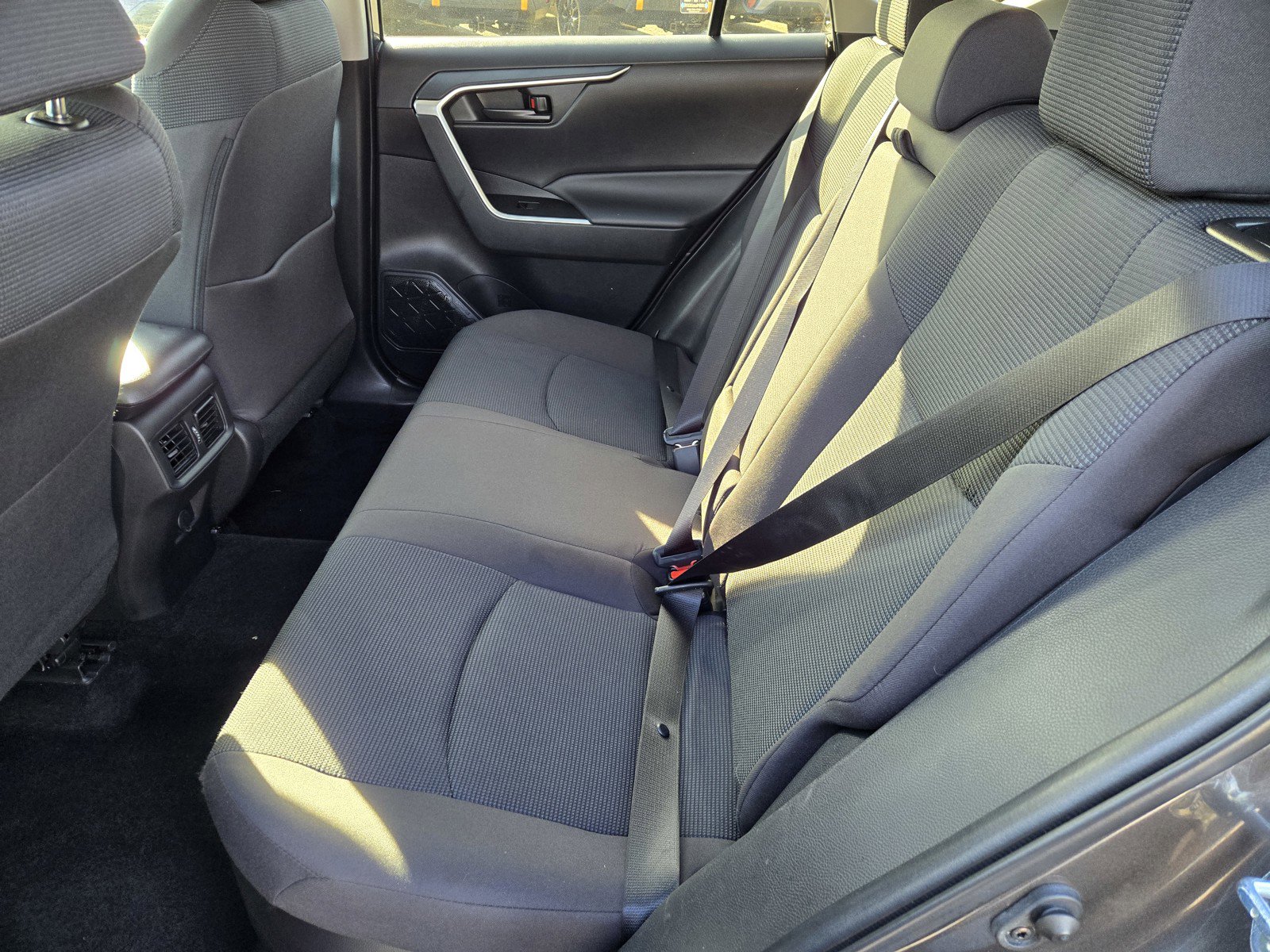 Used 2022 Toyota RAV4 LE image 12