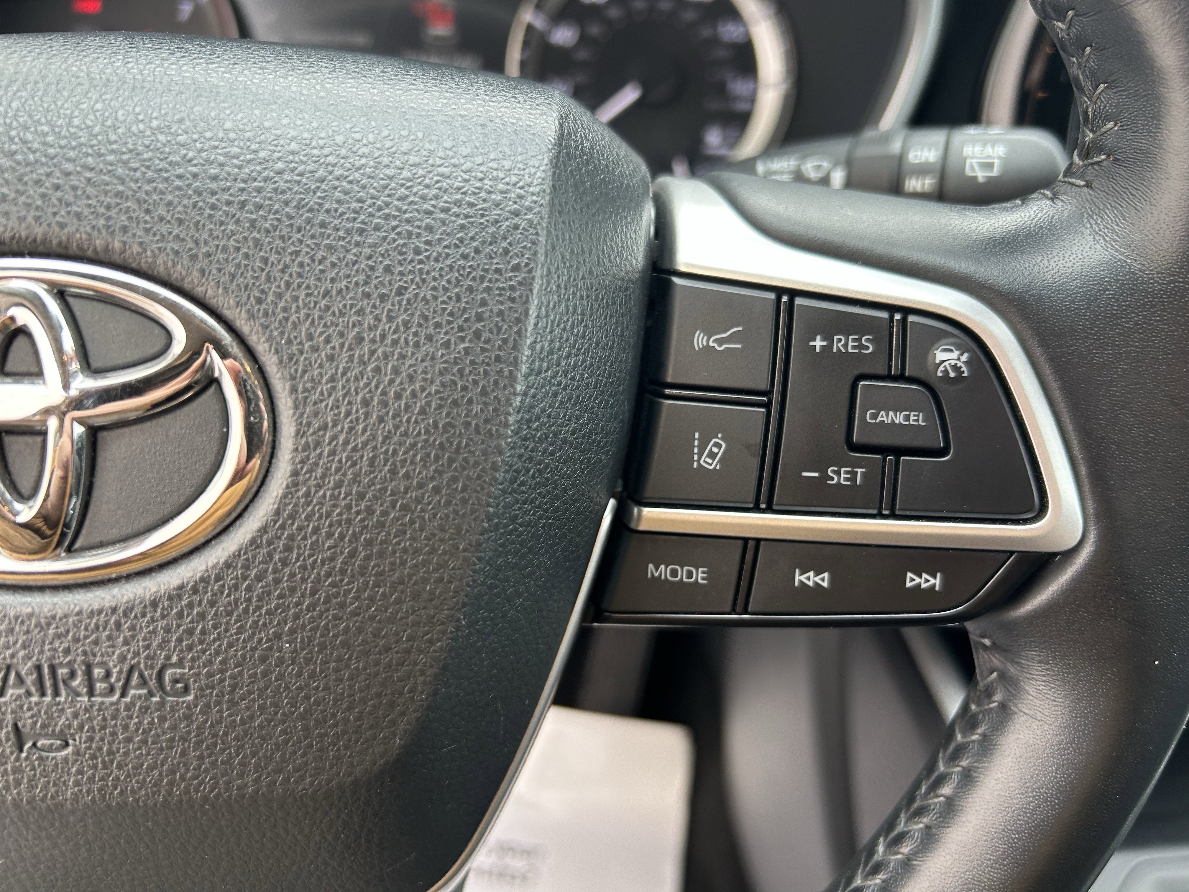 Certified 2023 Toyota Highlander XLE image 23