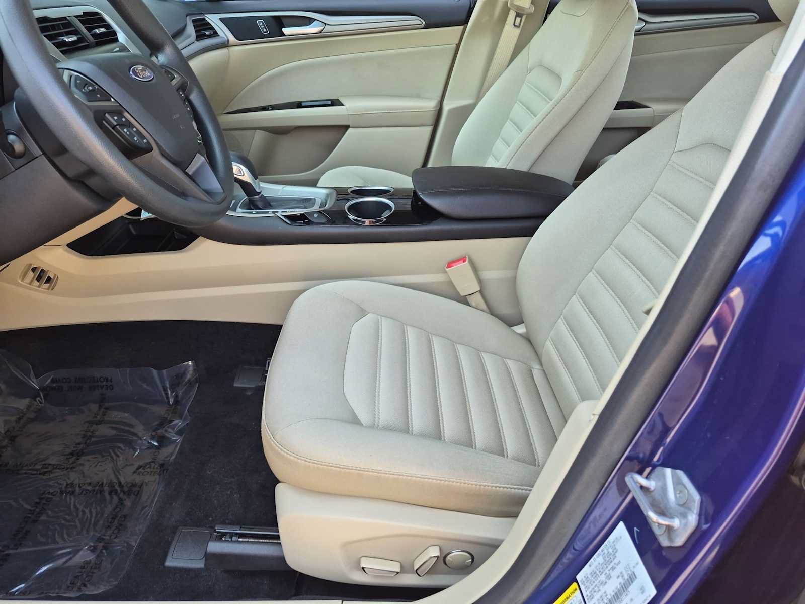 Used 2014 Ford Fusion SE FWD image 16