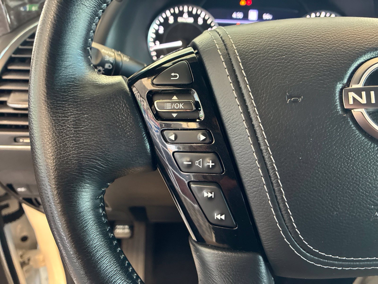 Used 2023 Nissan Armada Platinum w/ Captain's Chairs Package AWD/4WD image 22