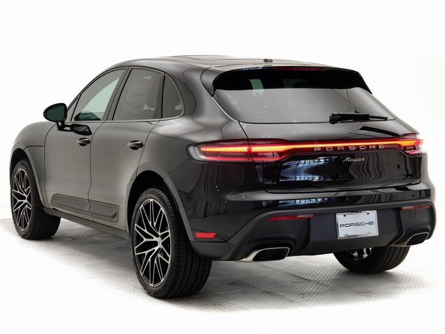 Certified 2025 Porsche Macan image 3