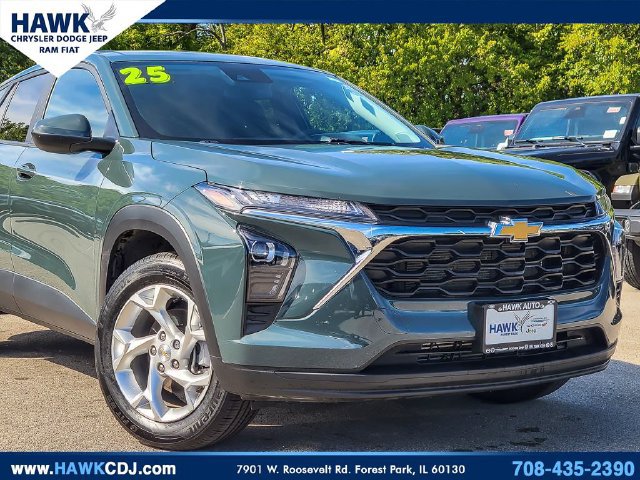 Used 2025 Chevrolet Trax LS w/ LS Convenience Package FWD image 2