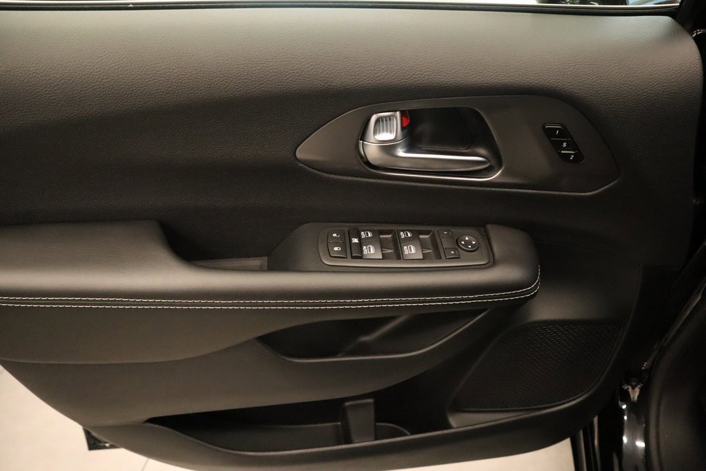 New 2026 Chrysler Pacifica Select image 18