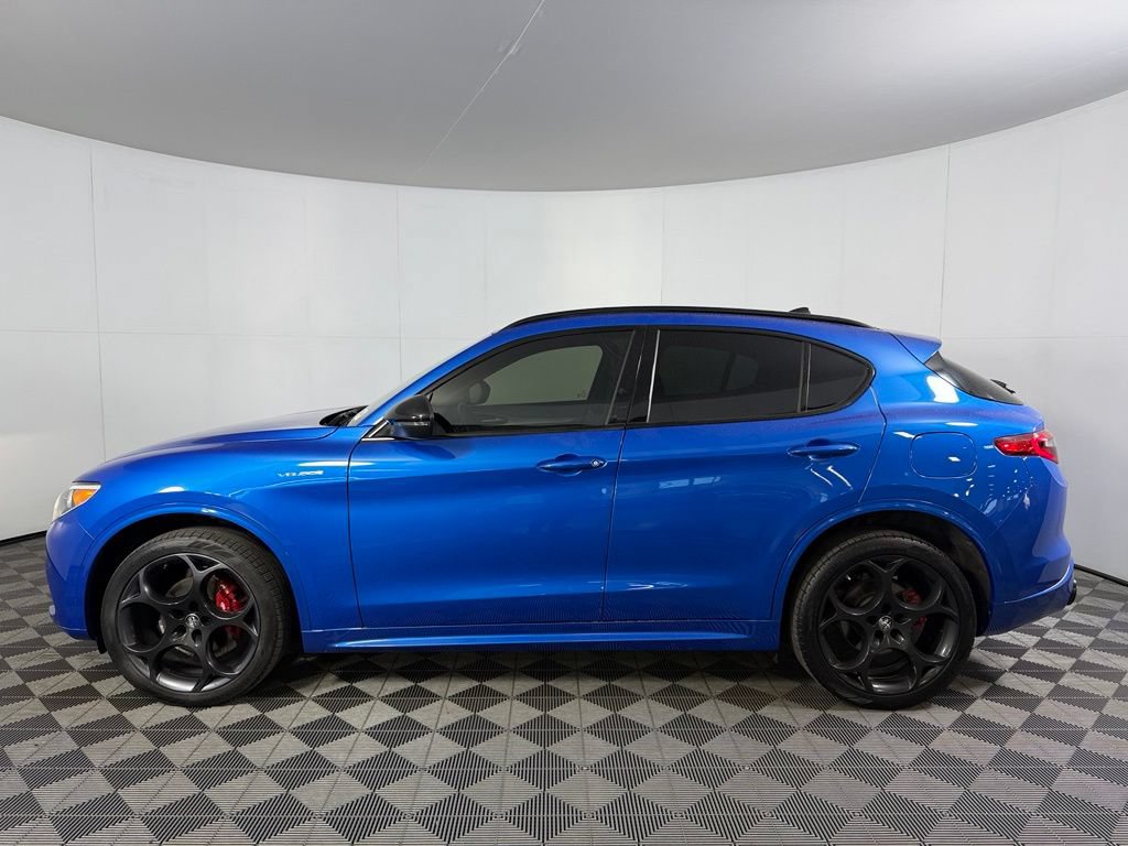 Used 2023 Alfa Romeo Stelvio Veloce AWD/4WD image 10