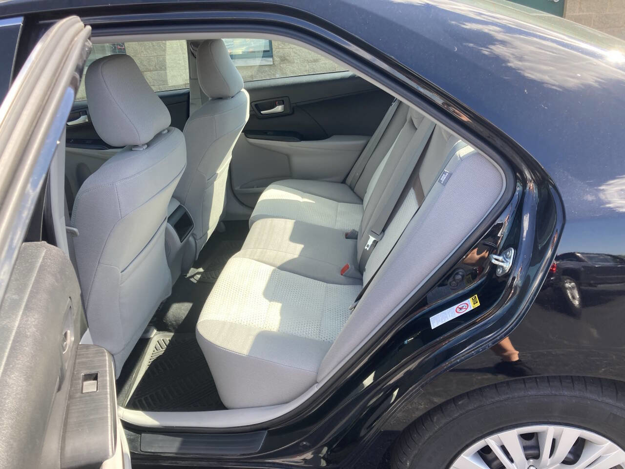 Used 2013 Toyota Camry LE image 19